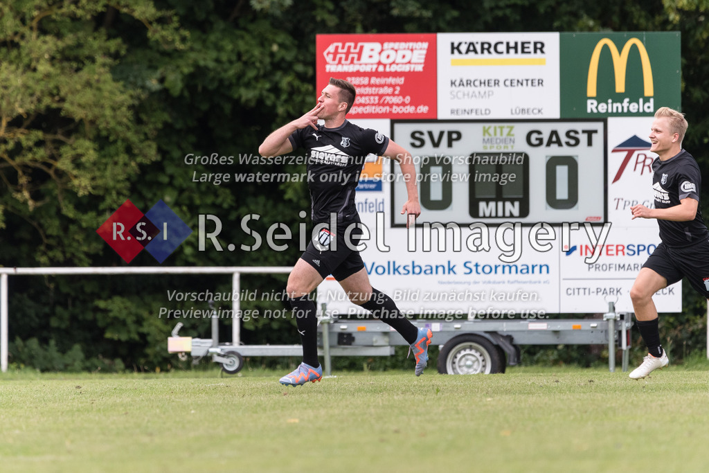 RS-1-001218 | Nils Wölki (#24, Eckernförde, Torschütze) und Henrik Stöterau (#25, Eckernförde) jubeln schon in der 2. Spielminute über den 1:0 Führungstreffer