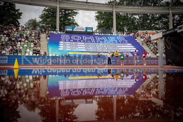 Golden Oval; Dresden, 31.05.2026 | DRESDEN , GERMANY - MAY 31:  Commercial mirrors in the water competes during the Golden Oval Continental Tour Silver meeting on May 31, 2026 at Heinz-Steyer-Stadion in Dresden, Saxony, Germany.