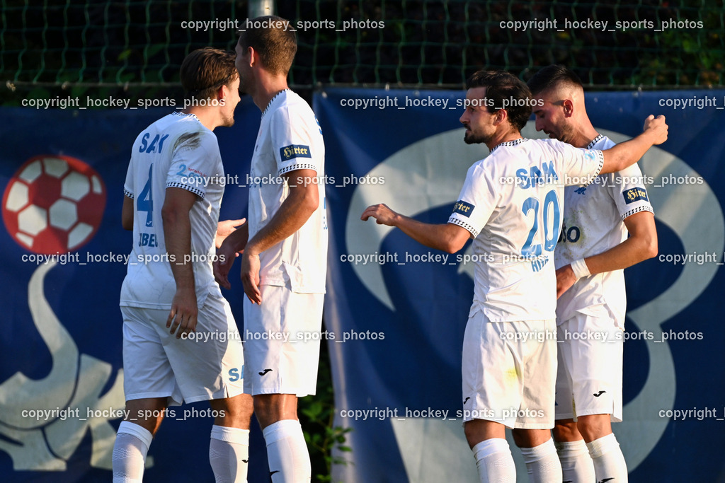 SAK vs. SV Dellach Gail | Jubel SAK Mannschaft, #4 Rok Jazbec SAK, #20 Marko Huc SAK, #7 Hrvoje Jakovljevic SAK, SAK vs. SV Dellach Gail, SAK vs. SV Dellach Gail am 14.08.2025 in Klagenfurt (Sportpark Welzenegg), Austria, (Photo by Bernd Stefan)