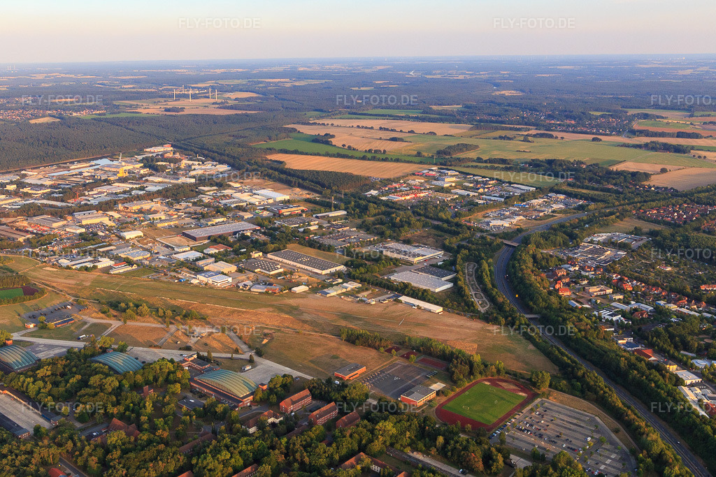 Luftbild: Flugplatz Lüneburg aus Nordwesten im Ortsteil Neuhagen in Lüneburg im Bundesland Niedersachsen in Deutschland. Foto: IMG_110138.jpg vom 16.08.2018 durch Werner Riehm/FLY-FOTO.deLV Lüneburg e.V