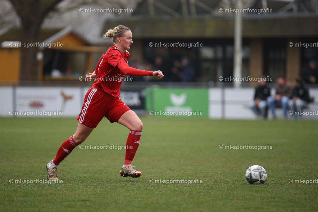 Fußball I Frauen I Saison 2025/2026 I Oberliga Schleswig-Holstein I 14. Spieltag I SV Frisia 03 Risum-Lindholm - SV Wahlstedt | Michelle Philipkowski (27, SV Wahlstedt) - Realisiert mit Pictrs.com