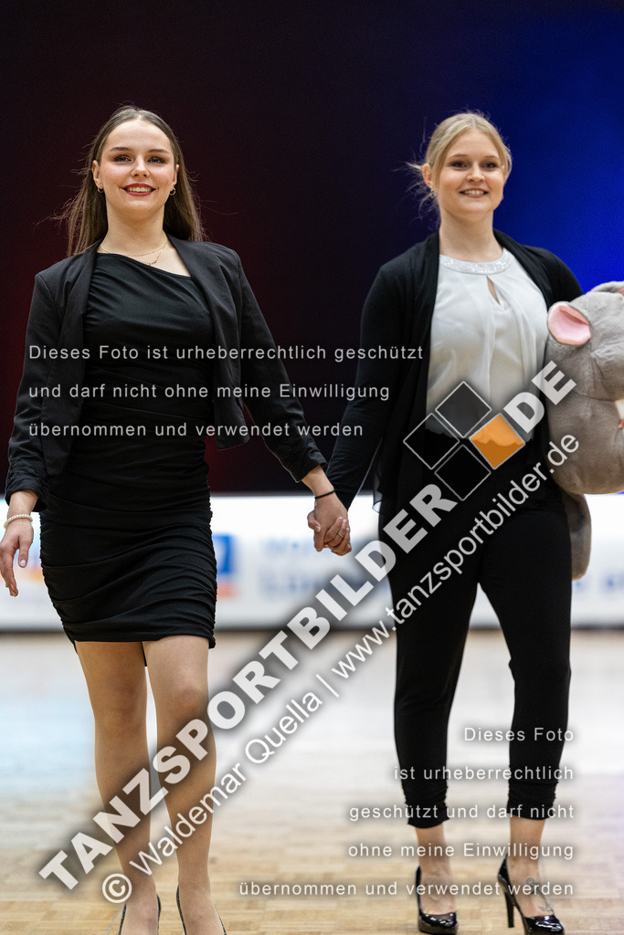 20240113-00470 | Hier finden Sie Tanz Bilder vom Latein und Standard Formationen tanzen. Sportbilder vom Tanzsport. Schöne Fotos und von Weltmeisterschaft, Europameisterschaft, Bundesliga, Regionalliga, Oberliga und Landesliga sowie von GOC Stuttgart, DanceComp, WM Bremen