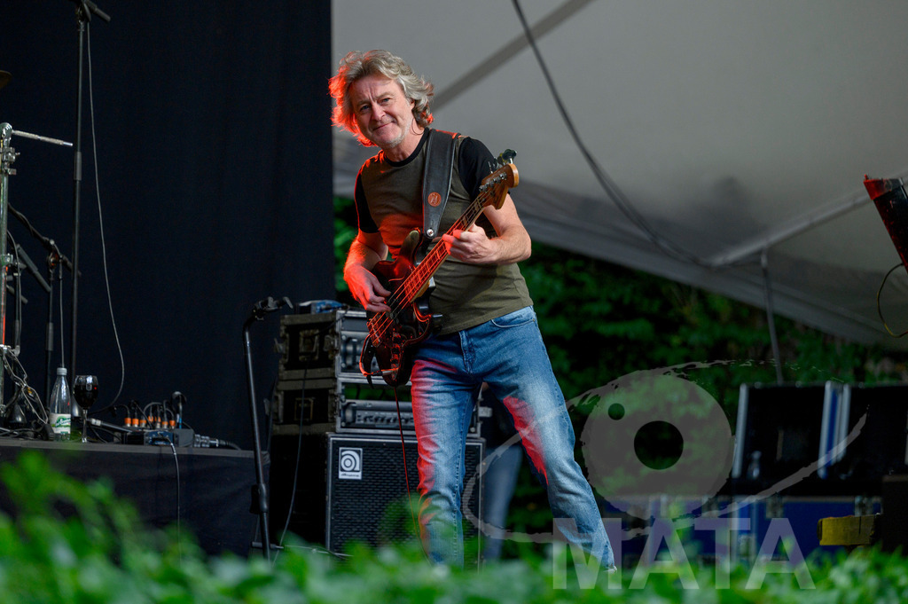 _DWI2395 | John Lees von John Lees' Barclay James Harvest live bei einem Konzert in Serenadenhof Nürnberg, 01.07.2023 - Realisiert mit Pictrs.com