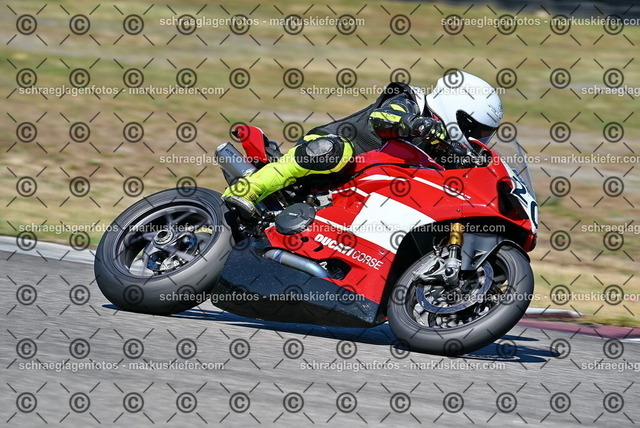 26bt04-0668 | markuskiefer.com - Realisiert mit Pictrs.com