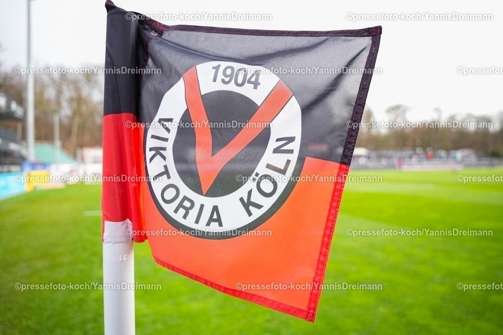 xYDRx06122501001 | 06.12.2025, xydrx, Fußball, 3.Liga, FC Viktoria Köln - SSV Ulm 1846, Saison 2025 2026, Sportpark Höhenberg: Eckfahne Symbolbild        DFB regulations prohibit any use of photographs as image sequences and or quasi-video.Photo: xYannisxDreimannxPressefotoKochx