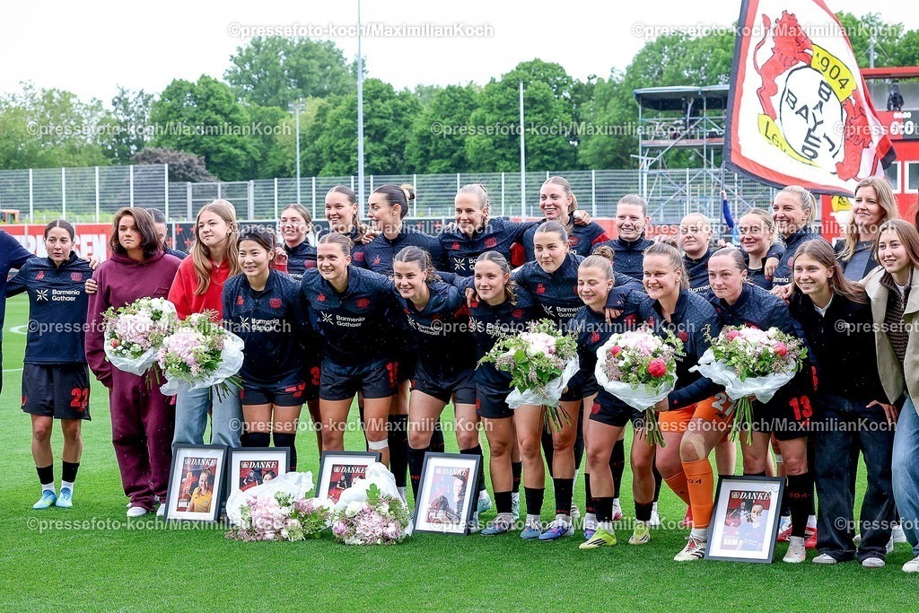 xsscx17052601076 | 17.05.2026, xsscx, Frauen Fussball, Bayer 04 Leverkusen - Werder Bremen, 1. Fussball Bundesliga, 26. Spieltag, Ulrich-Haberland-Stadion, Saison 2025 2026: Mannschaftsfoto Bayer 04 Leverkusen zum Ende der saison 25 26 DFB regulations prohibit any use of photographs as image sequences and or quasi-video. Photo: xSandraxScherningxPressefotoKochx