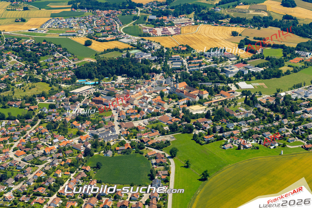 Aktuelles Luftbild von  Fürstenzell - Die Luftaufnahme wurde 2022 mittels UL-Flugzeug erstellt ( keine Drohne ) - hochauflösende Kamera-Systeme von  Canon -Beste Qualität - Für grossformatige Ausdrucke geeignet. Die Geschenkidee !