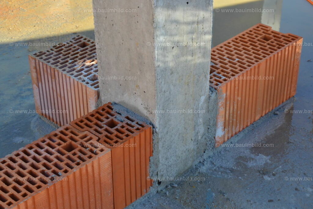 bib-lg07-mauerarbeiten-0102 | Nach LV-Leistungsgruppen sortierte Detailfotos über den Bau eines Hauses. Alle Hausbau-Bilder direkt vom Urheber und Autor der Website Haus-Selber-Bauen.com