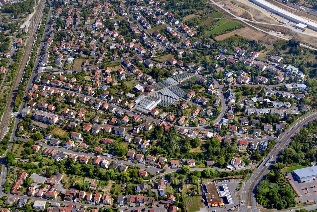 3650697 | HEIDINGSFELD 13.09.2016 Wohngebiet - Mischbebauung der Mehr- und Einfamilienhaussiedlung  in Heidingsfeld im Bundesland Bayern, Deutschland // Residential area - mixed development of a multi-family housing estate and single-family housing estate  in Heidingsfeld in the state Bavaria, Germany Foto: Gerhard Launer
