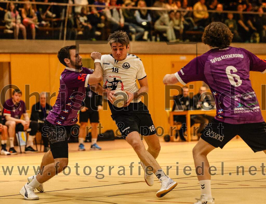 2024-03-09_043_SpVgg_Altenerding_gegen_SVW_Burghausen | Erding, Deutschland, 09.03.2024:
Handball, Bezirksoberliga Männer 2023 / 2024, 18. Spieltag, SpVgg Altenerding gegen SVW Burghausen, Endergebnis: 25:34

Simon Rüdiger (SpVgg Altenerding, #7), Thomas Reitmeier (SVW Burghausen, #18), Jabob Köhler (SpVgg Altenerding, #6)

Foto: Christian Riedel / fotografie-riedel.net