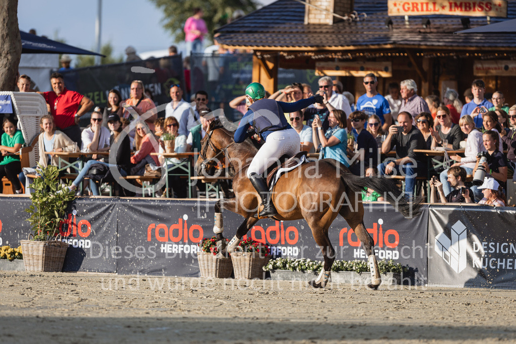 230728_BHO_Showprogramm-557 | Deine schönsten Turniermomente als professionelle Fotos! Entdecke hochwertige Pferdesport-Fotografie im Online-Shop. Jetzt Fotos finden & bestellen!