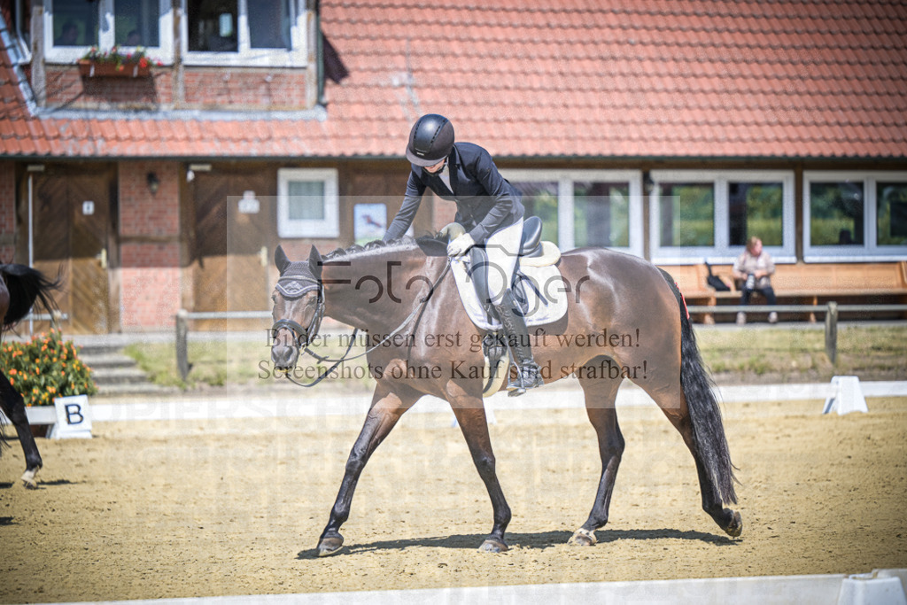 DOS_4402 | Entdecke hochwertige Reitturnierfotos von Foto Oger. Professionell, emotional und authentisch – jetzt Lieblingsmomente im Shop bestellen.Deutschlandweite Turnierfotografie. - Realisiert mit Pictrs.com