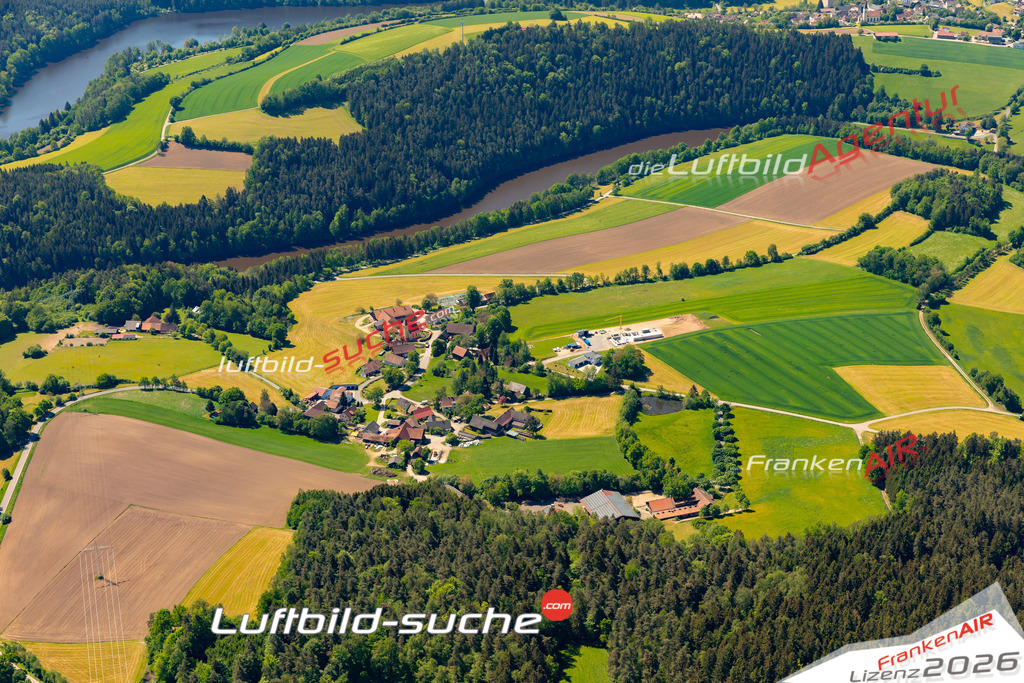 Das Luftbild zeigt : Reisach Trausnitz - Die Luftaufnahme wurde 2024 vom UL-Flugzeug aus erstellt ( keine Drohne ) - Hochauflösende Luftaufnahme - Für grossformatige Ausdrucke geeignet. Die Geschenkidee !Mit Lizenz und Bildrechte bestellbar