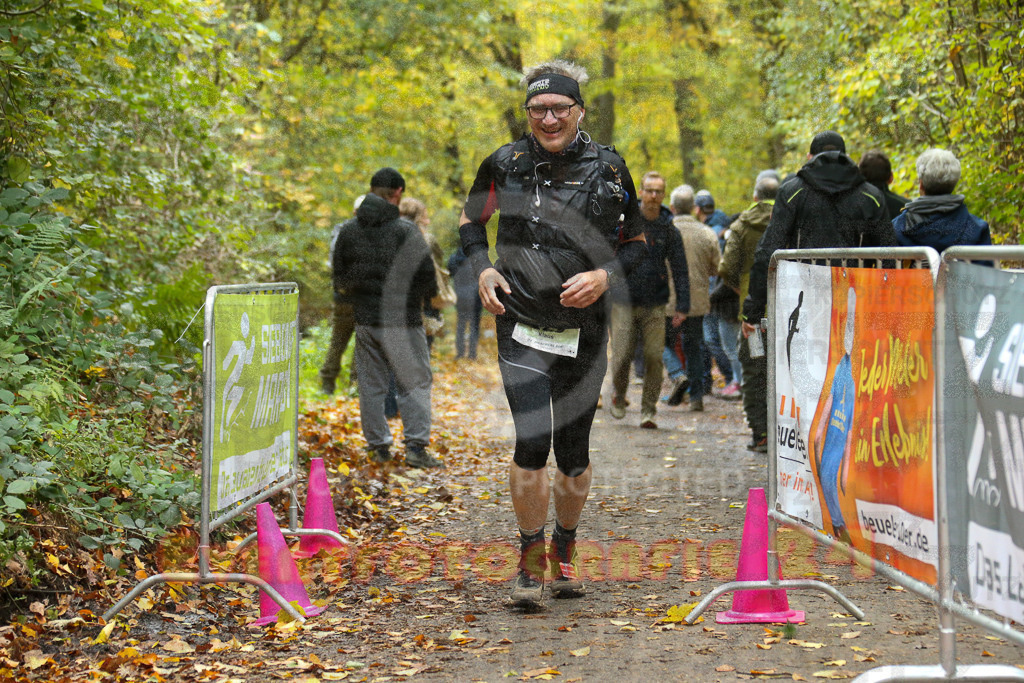 251026_1335_EX1_3701 | Sportfotografie im Rhein-Sieg Kreis, Köln, Bonn, NRW, Rheinland Pfalz, Hessen, etc. Unser Tätigkeitsfeld umfasst den Laufsport vom Volkslauf über den Marathon, Duathlon, Triathon bis zum Ultralauf wie Kölnpfad Ultra oder Schindertrail.