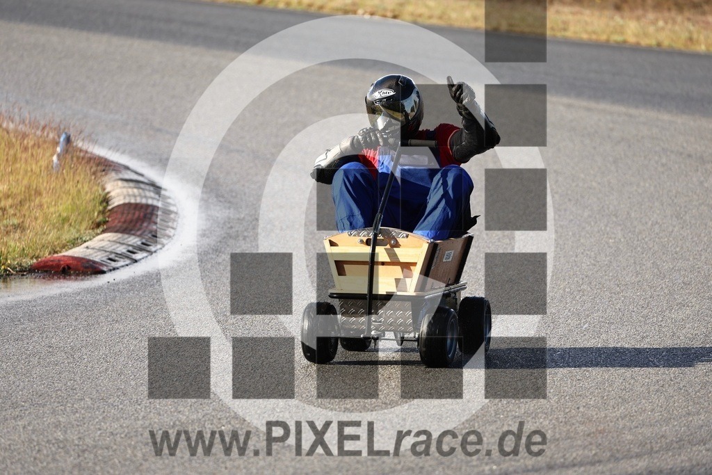 mopedrennen-20260514_12016 | Schöne Erinnerungen an spannende Momente - das festzuhalten ist unser Job. PIXELrace.de ist seit 2003 auf den Rennstrecken Europas unterwegs um die Action draußen beim Fahren und die wunderbare Stimmung imm Fahrerlager für euch einzufangen.
