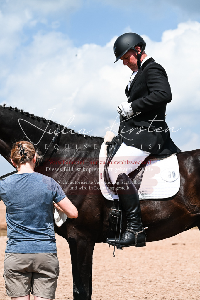DSC_2737 | Pferde- und Turnierfotografie in Westsachsen. Pferdeportraits, Auftragszeichnungen und intuitive Kunst.