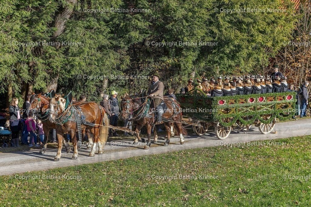 LBT25-692 | Professionelle Fotografin mit Fachgeschäft in Lenggries & im Landkreis Bad Tölz Wolfratshausen. Hochzeitsreportage, Familienfotos, Newborn-, Babybauch-, Pass- & Businessfotos.Alles Rund ums Foto