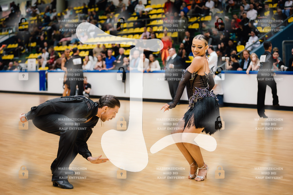 Hessen Tanzt WDSF International Open Latin 11th (43) Justin Lauer _ Rita Schumichin (TSC Saltatio Neustadt im TV 1860 Mußbach)-2025-05-18-5224 | Webshop for digital downloads and prints of dance sport, event & show photographer Julian Link - Realisiert mit Pictrs.com