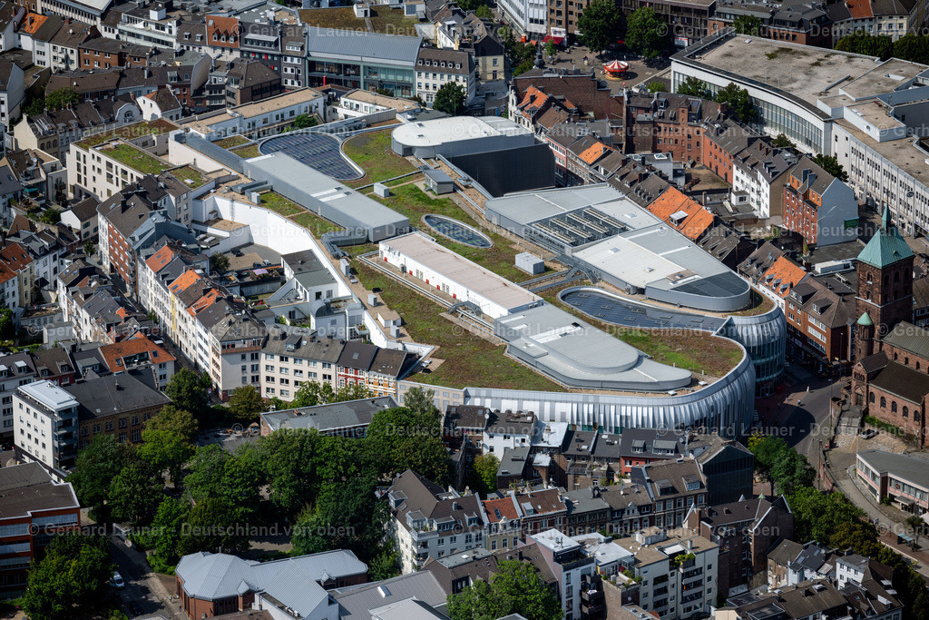 4049028 | Aquis Plaza ist ein Einkaufszentrum in der Aachener Innenstadt am östlichen Ende der Einkaufsstraße Adalbertstraße