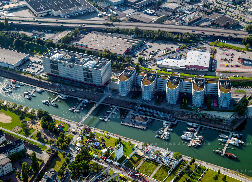 2996133 | Five Boats und Hitachi Power Office, Innenhafen Duisburg