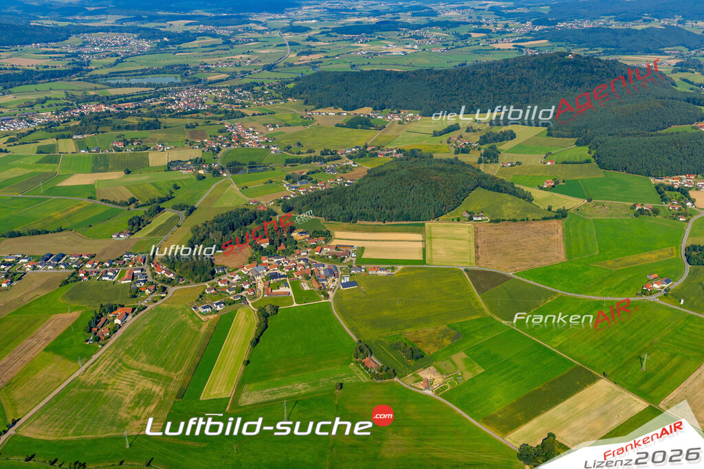 Das Luftbild zeigt : Gutmaning Cham - Die Luftaufnahme wurde 2024 vom UL-Flugzeug aus erstellt ( keine Drohne ) - Hochauflösende Luftaufnahme - Für grossformatige Ausdrucke geeignet. Die Geschenkidee !Mit Lizenz und Bildrechte bestellbar