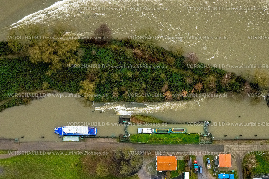 Witten231202061Ruhr | Luftbild, Ruhrhochwasser, Weihnachtshochwasser 2023, Fluss Ruhr tritt nach starken Regenfällen über die Ufer, Überschwemmungsgebiet am Schleusenwärterhaus und Herbeder Schleuse mit Ausflugsschiff MS Schwalbe, Heven, Witten, Ruhrgebiet, Nordrhein-Westfalen, Deutschland