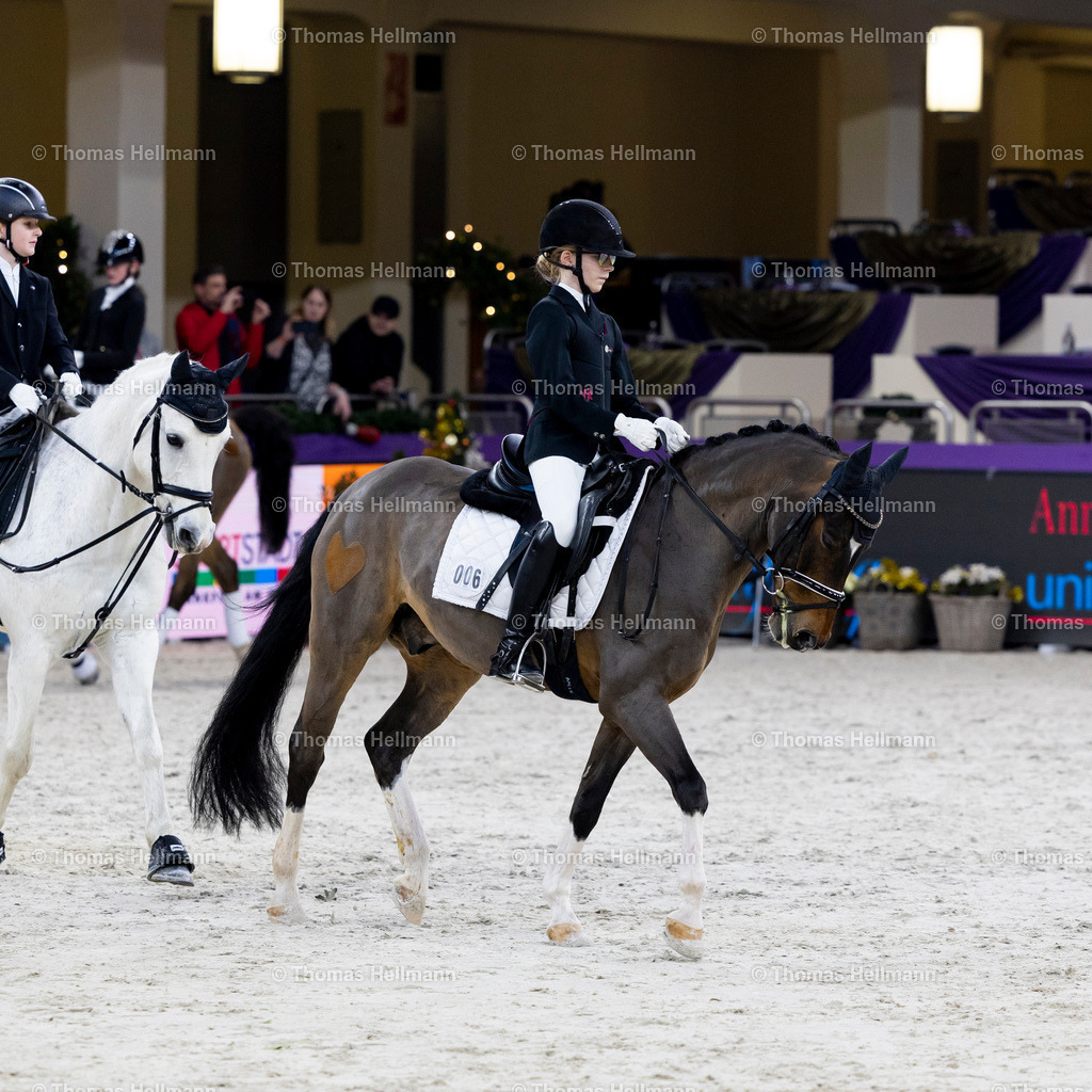TH_Linsenhoff Förderpreis Reiterwettbewerb_13144 | Linsenhoff Förderpreis Reiterwettbewerb beim Festhallen Reitturnier Frankfurt 2023 am 14.12.23 in Frankfurt, Festhalle