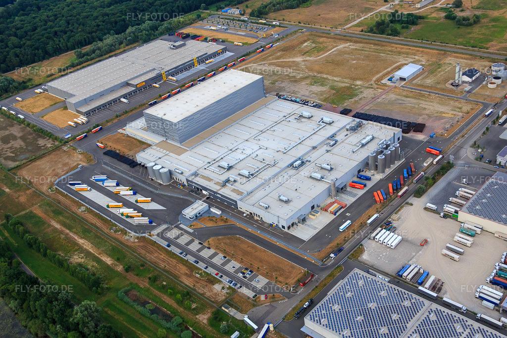 Luftbild: Pfälzer Erfrischungsgetränke GmbH in Wörth am Rhein im Bundesland Rheinland-Pfalz in Deutschland. Foto: IMG_083757.jpg vom 24.07.2015 durch Werner Riehm/FLY-FOTO.deMEG Gruppe - MEG Gruppe