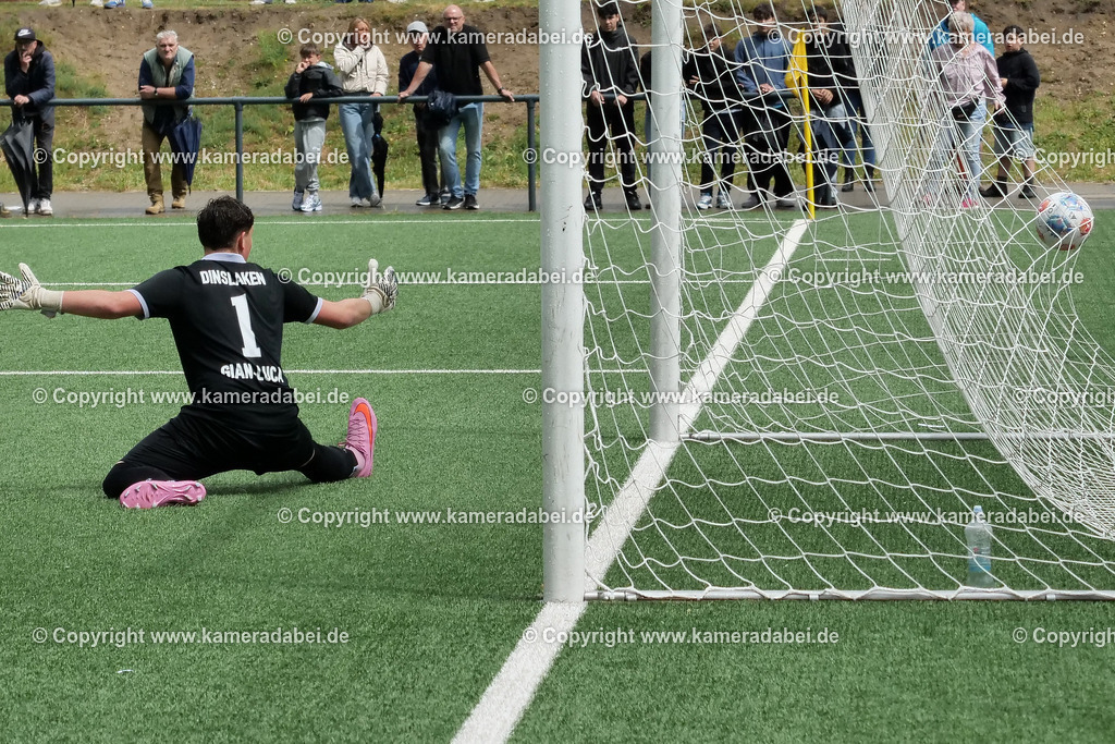 Fußball : C-Junioren : Aufstieg Regionalliga West : SUS 09 Dinslaken - Vfb 03 Hilden am 04.06.2026 in Dinslaken | Fußball : C-Junioren : Aufstieg Regionalliga West : SUS 09 Dinslaken (rotr Trikots)- Vfb 03 Hilden (weiße Trikots) am 04.06.2026 in Dinslaken - Realisiert mit Pictrs.com