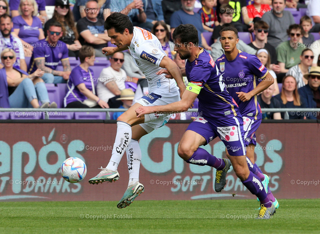 A_LUI_23042023_02 | SPORT,FUSSBALL,ADMIRAL BUNDESLIGA  AUSTRIA KLAGENFURT-AUSTRIA WIEN 23.04.2023 IM BILD: SEBASTIAN GUERRA SOTO   (KLAGENFURT) UND LUKAS MUEHL (AUSTRIA  WIEN ) FOTO:FOTOLUI/MW