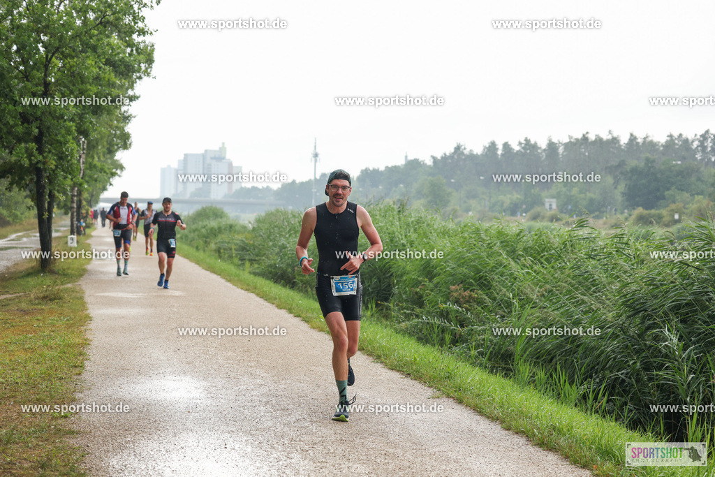 LUR_1096 | 34. M-net Erlanger Triathlon 2025 #erlangertriathlon  #mnettriathlon2025 #mnettriathlon #team #olympischedistanz #mitteldistanz #triathlon #maindonaukanal  #erlangertriathlon2025 #yourpictrs #tv1848 #tv1848erlangen  #triathlonbayern #sportinerlangen #demsportverbunden #sportshot_your_pictrs Copyright: www.sportshot.de