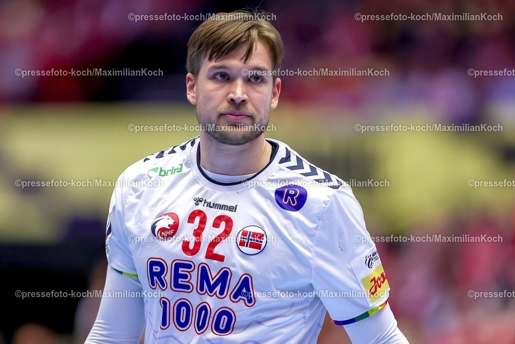 EHF22012602127 | 22.01.2026, Handball, Men's EHF EURO 2026, Spanien - Norwegen, Jyske Bank Boxen in Herning, Dänemark, Main Round:  Thomas Alfred Solstad (Norway #32)