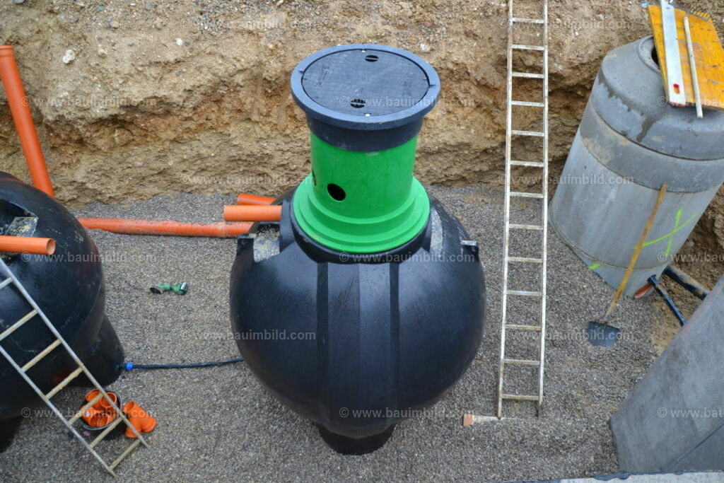 bib-lg03-abwasserkanal-0068 | Nach LV-Leistungsgruppen sortierte Detailfotos über den Bau eines Hauses. Alle Hausbau-Bilder direkt vom Urheber und Autor der Website Haus-Selber-Bauen.com