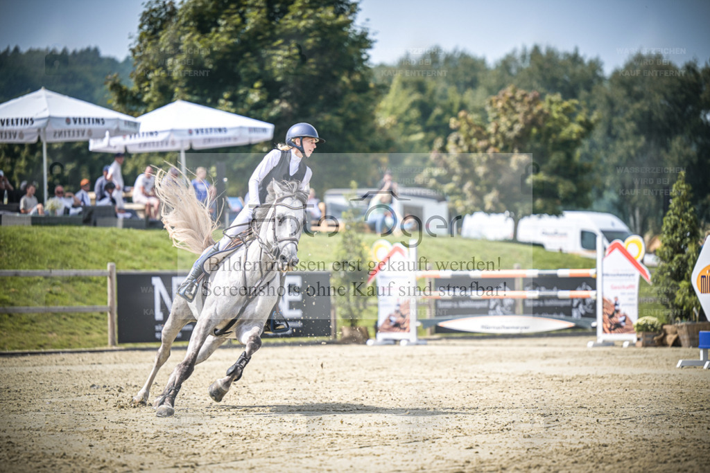 DOS_0221 | Entdecke hochwertige Reitturnierfotos von Foto Oger. Professionell, emotional und authentisch – jetzt Lieblingsmomente im Shop bestellen. - Realisiert mit Pictrs.com