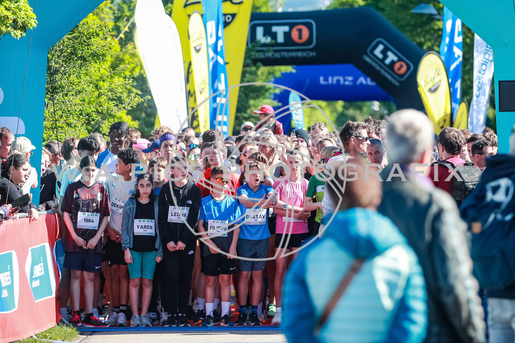 ..... | LINZ,AUSTRIA,27.April 25, Int. 3 Brückenlauf Linz  , Image shows: Photo: WAPICS / Manuel Binder