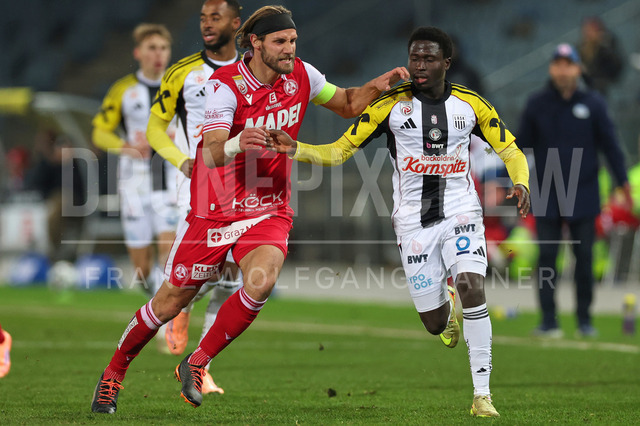 Austrian Bundesliga: Grazer AK 1902 vs LASK | GRAZ, AUSTRIA, 13.DEC.25 - SOCCER - ADMIRAL Bundesliga, Grazer AK 1902 vs LASK. The image shows Daniel Maderner (GAK) and Emmanuel Michael (Lask).