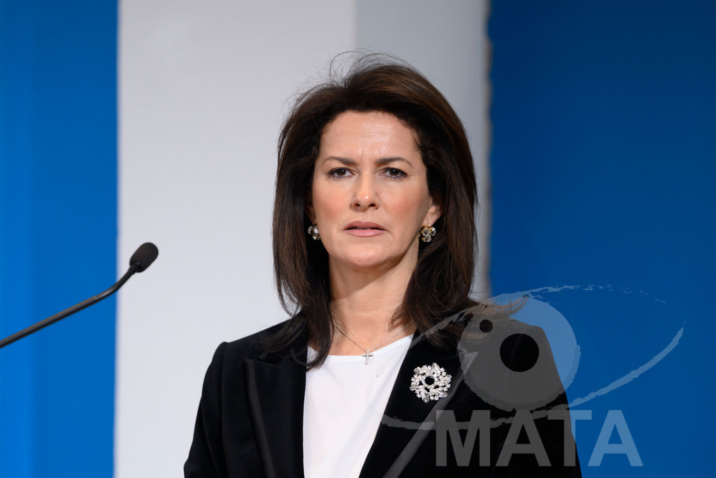 _DW04826 | Bayerns Landwirtschaftsministerin Michaela Kaniber (CSU)  Pressekonferenz im Lokschuppen. Rosenheim, 02.12.2025 Bayern Deutschland - Realisiert mit Pictrs.com