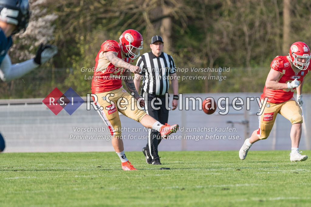 American Football, Pre-Season 2023, Testspiel, Lübeck Cougars - Hamburg Blue Devils, Buniamshof (Lübeck), 22.04.2023 | Andreas Nehlsen (#21, Cougars, Kicker)