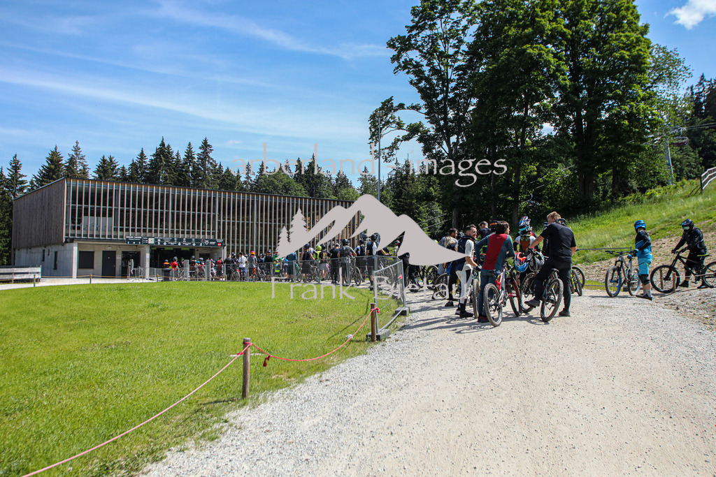 OE7A4890 | Anstellen am Lift, nicht nur in der Skisaison