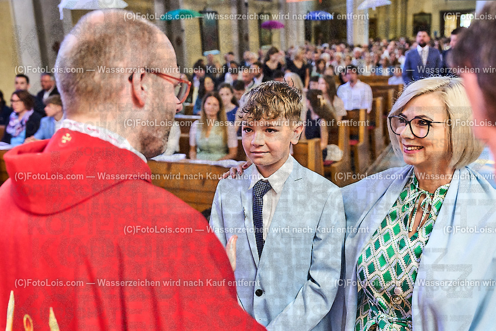 ALP1196_PfarrFirmung Wieselburg_Firmvorgang | (C)FotoLois.com, Alois Spandl, Firmung in der Pfarrkirche Wieselburg mit Generalvikar Dr. Christoph Weiss, Dechant Pfarrer Daniel Kostrzycki und Monignore Franz Dammerer, Sa 15. Juni 2024.
