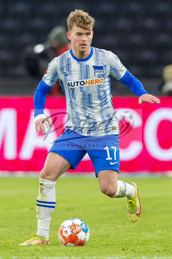 HERBOC20220204_219 | Fussball, Herren: Maximilian Mittelstaedt (Hertha BSC) in Aktion, am Ball, Einzelaktion bei dem Spiel der 1. Bundesliga zwischen Hertha BSC und VfL Bochum im Olypiastadion am 04.02.2022 in Berlin, Deutschland.DFB / DFL REGULATIONS PROHIBIT ANY USE OF PHOTOGRAPHS AS IMAGE SEQUENCES AND/OR QUASI-VIDEO. - Realisiert mit Pictrs.com