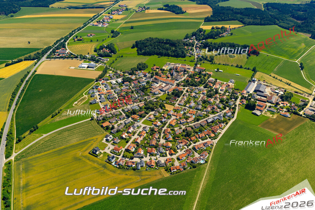 Aktuelles Luftbild von Binabiburg Bodenkirchen - Die Luftaufnahme wurde 2022 mittels UL-Flugzeug erstellt ( keine Drohne ) - hochauflösende Kamera-Systeme von  Canon -Beste Qualität - Für grossformatige Ausdrucke geeignet. Die Geschenkidee !