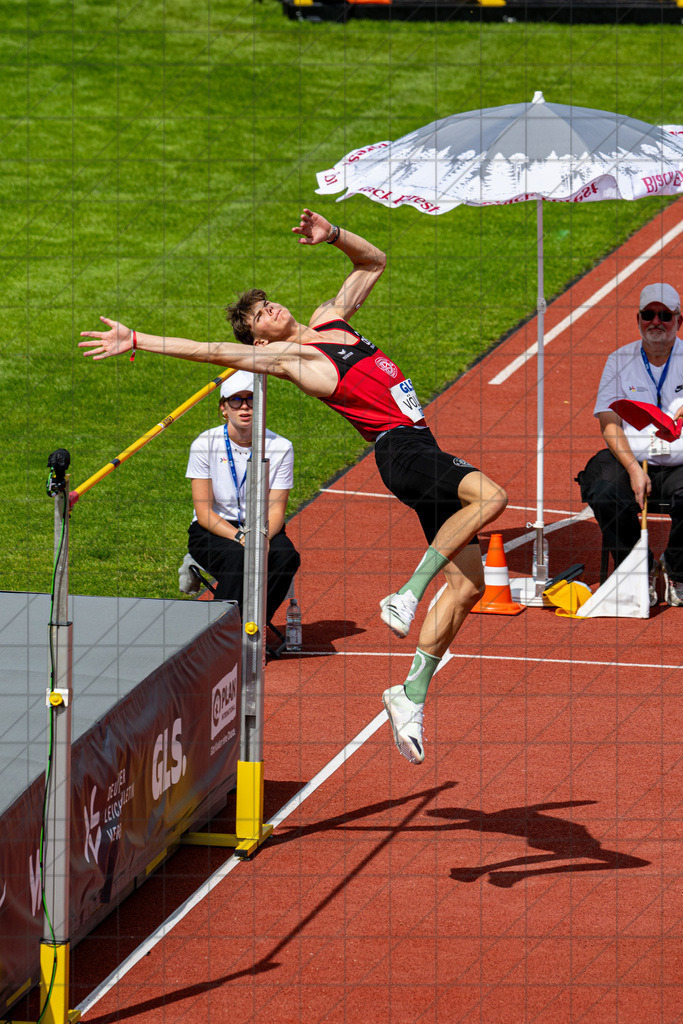 DIE FINALS 2025 | Dt. Leichtathletik Meisterschaft | Hochsprung Männer | Nevio Völkel als jüngster Teilnehmer im Hochsprungwettbewerb. //  02.08.25: DIE FINALS 2025 | Dt. Leichtathletik Meisterschaft | Hochsprung Männer / Dresden / Deutschland  //   CREDIT:www.bullenfotos.de, Martin König, Hörner Weg 40, D-49078 Osnabrück, +4917663732967 // Nutzung und Weitergabe nur zu den vereinbarten Zwecken. Presseanfragen an Ersteller. Alle Rechte beim Ersteller. Honorierung nach MFM. - Realisiert mit Pictrs.com