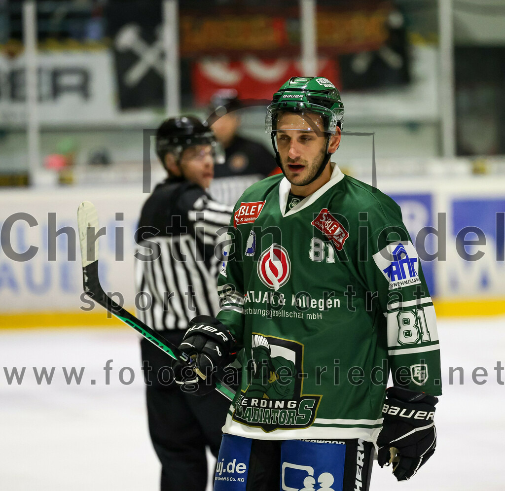 2023-10-29_032_TSV_Erding_gegen_TSV_Peissenberg | Erding, Deutschland, 29.10.2023:
Eishockey, Bayernliga Vorrunde 2023 / 2024, 5. Spieltag, TSV Erding gegen TSV Peißenberg, Endergebnis: 

Maximilian Forster (Erding Gladiators, #81)

Foto: Christian Riedel / fotografie-riedel.net