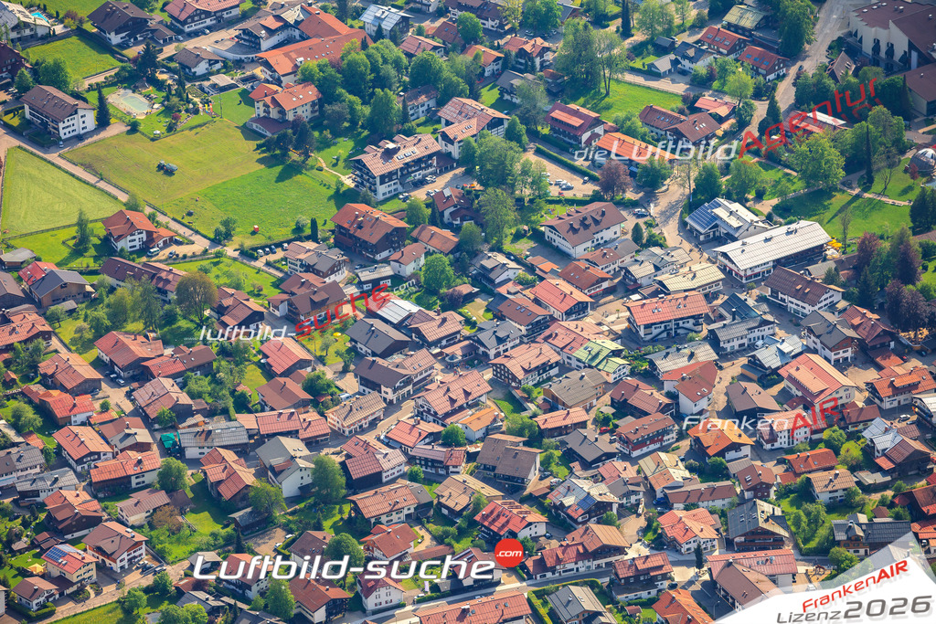 Die Luftaufnahme der Stadt Oberstdorf wurde vom UL-Flugzeug heraus erstellt ( keine Drohne )- hohe Auflösung für beste Qualität