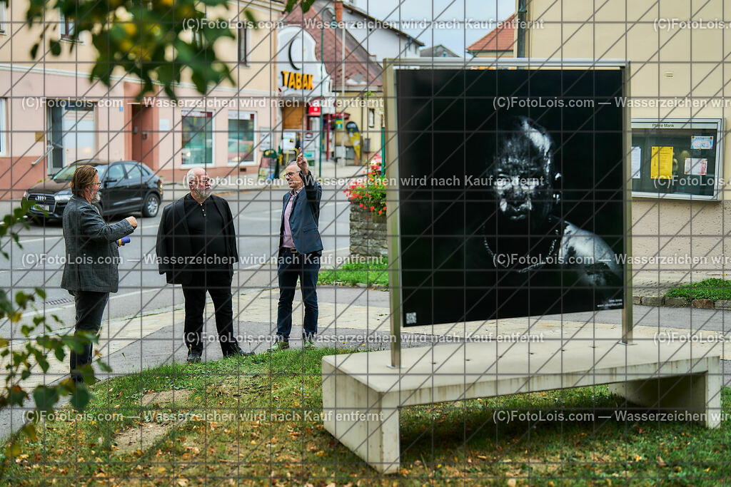 ALP9489_Menschenbilder-Ausstellung MANK_Rundgang | (C)FotoLois.com, Alois Spandl, MENSCHENBILDER-Ausstellung in der Stadtgemeinde Mank am Gelände der Pfarre und der Gemeinde, Do 12. Oktober 2023.