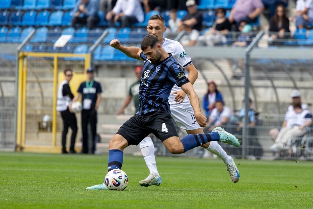 Fußball 3. Liga, Saison 2025/26, 1. Spieltag: Waldhof Mannheim gegen SC Verl***Am Ball: Tim Sechelmann (4, Mannheim) | Fußball 3. Liga, Saison 2025/26, 1. Spieltag: Waldhof Mannheim gegen SC Verl***Am Ball: Tim Sechelmann (4, Mannheim) - Realisiert mit Pictrs.com