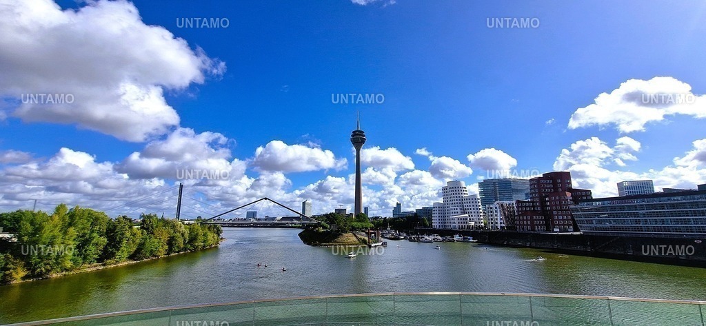Düsseldorf FernsehturmFarbe2.0. | untamo - Realisiert mit Pictrs.com