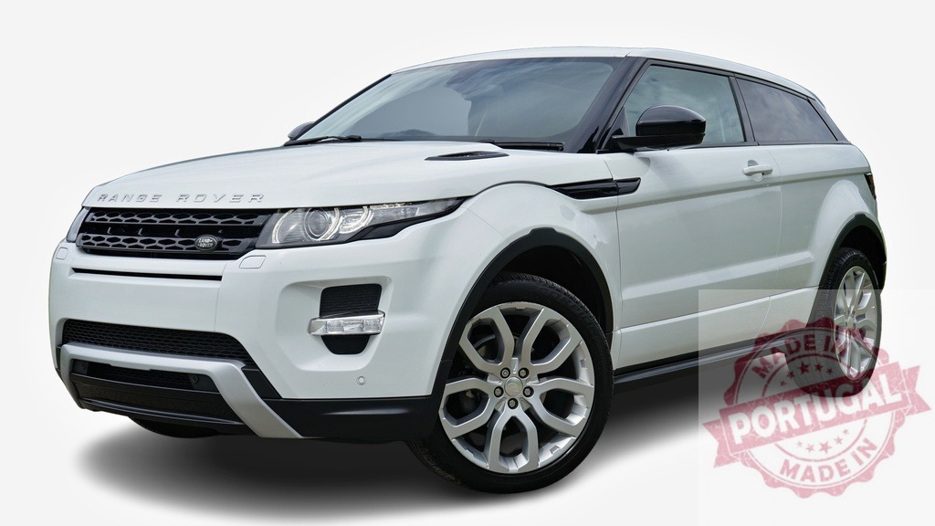 White Range Rover Evoque posing on white background | Stylish white Range Rover Evoque posing on empty white background - Realisiert mit Pictrs.com