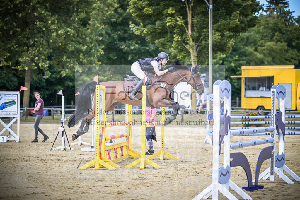 DOS_9596 | Entdecke hochwertige Reitturnierfotos von Foto Oger. Professionell, emotional und authentisch – jetzt Lieblingsmomente im Shop bestellen.Deutschlandweite Turnierfotografie. - Realisiert mit Pictrs.com